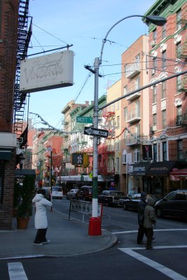 Intersection at Hester Street