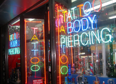 Tatto, Body Piercing & Porn Shop