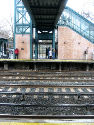 Metro North NY Botanical Garden Train Station