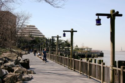 Promenade & Jewish Holocaust Memorial Museum View