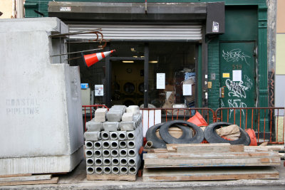 Laundermat & Construction at Thompson Street