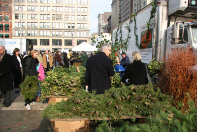 Farmers' Green Market - Shopping for Holiday Trimmings