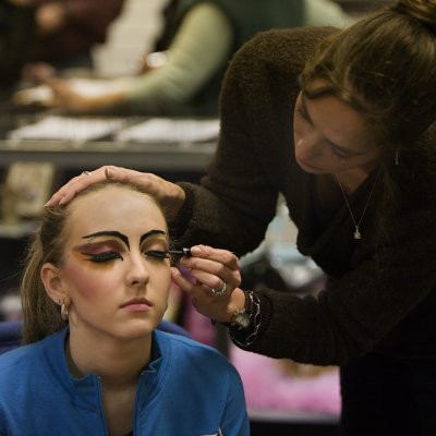 Lisa Applies Garet's Makeup
