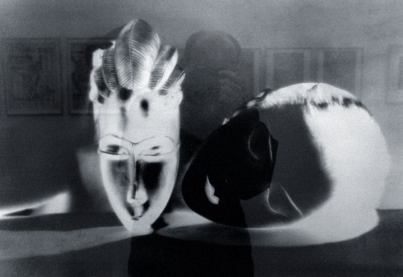 Noire et Blanche ngatif (model with african mask)