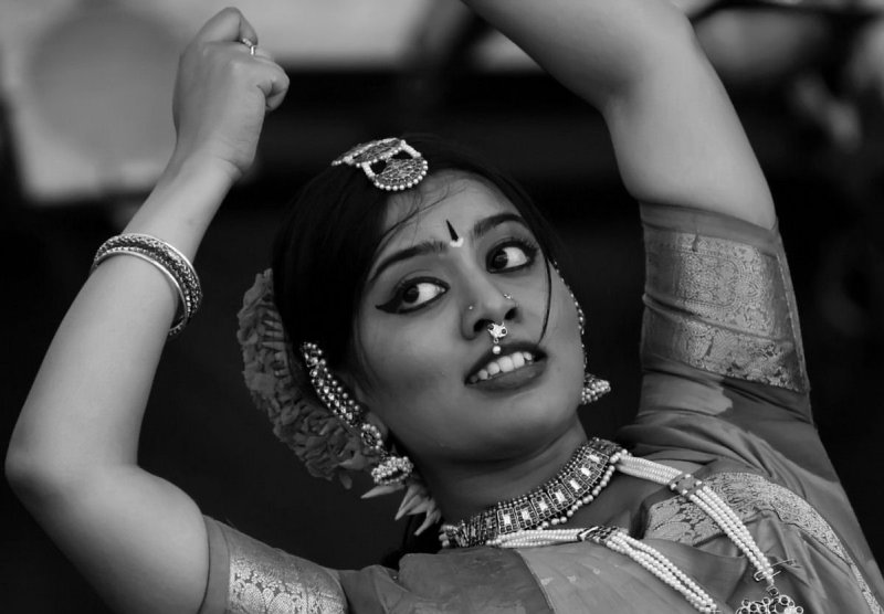 Bharatanatyam dancer (indian temple dance)