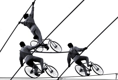 bicycle pyramide on the rope