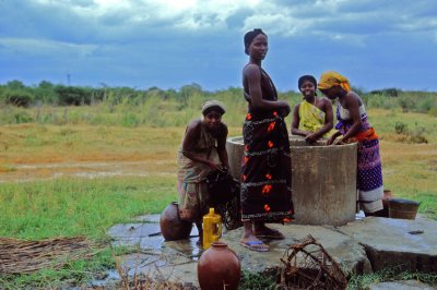 Somali women at water well
