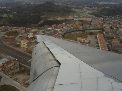 Final Approach to Tegucigalpa (it looks like you are landing in the middle of the city