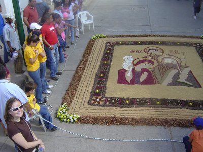 Our Favorite Alfombra by far! The texture and variety of items used in it was awesome!