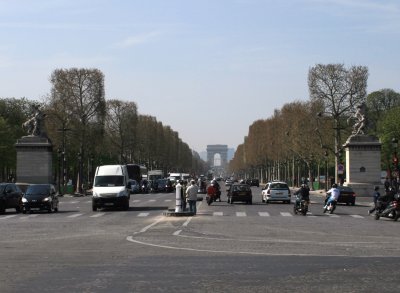 Champs d Elysses toward Arc de Triomphe