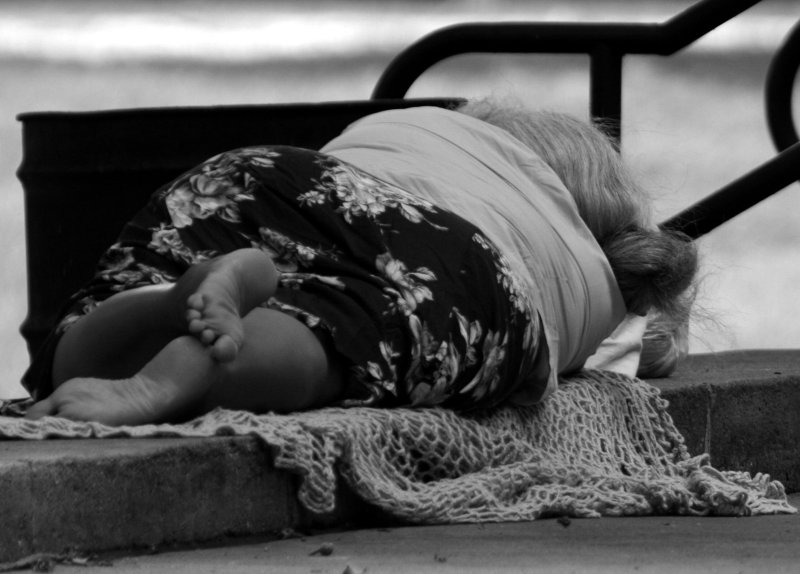 A CEMENT STOOP FOR A BED