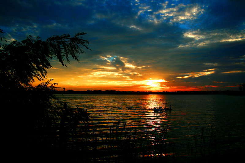 SUNSET ON MARINE CREEK LAKE