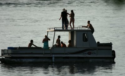 PARTY BOAT