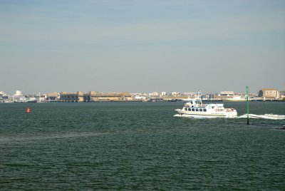 Lorient, au loin la base de sous-marin de la 2 guerre modiale