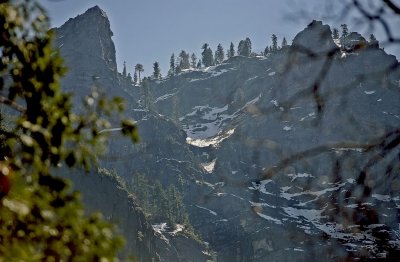 Yosemite-Peak-in-March