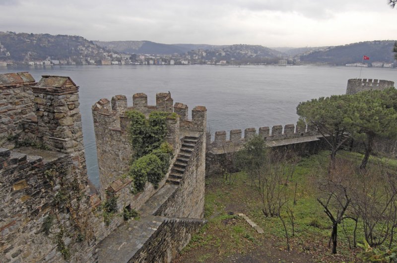 Istanbul Rumeli Hisari dec 2006 3715.jpg