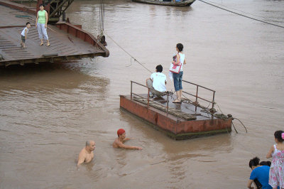 Connection to the boat on the Yangtze