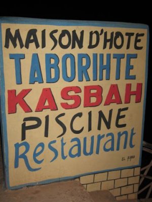 out to eat at Maison D'Hote Taborihte Kasbah Piscine Restaurant