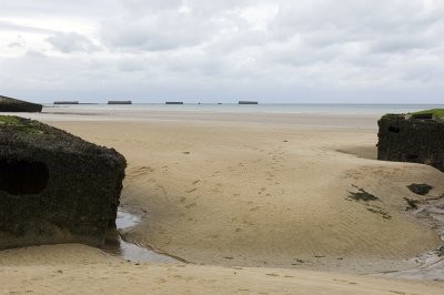 Remains-of-articial-harbour.jpg