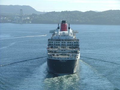 Queen Mary 2 leaving Bergen-Norway