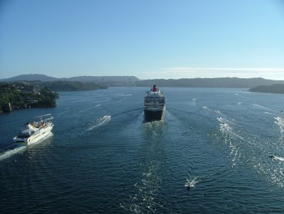 Queen Mary 2 leaving Bergen-Norway