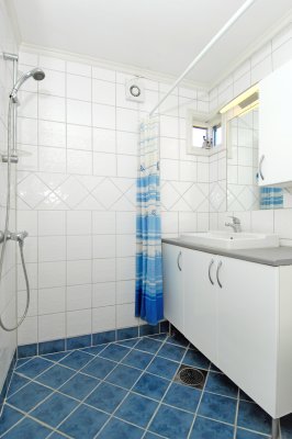 Baderom 1 -Dusj-Vask-Toalett.JPG