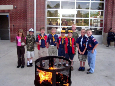 110 Cub scout flag retirement June 13 2007 1 15.jpg