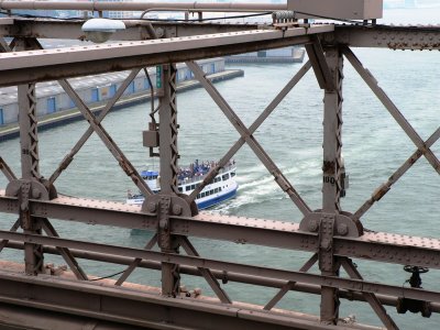 Circle Line boat seen from Brooklyn Bridge