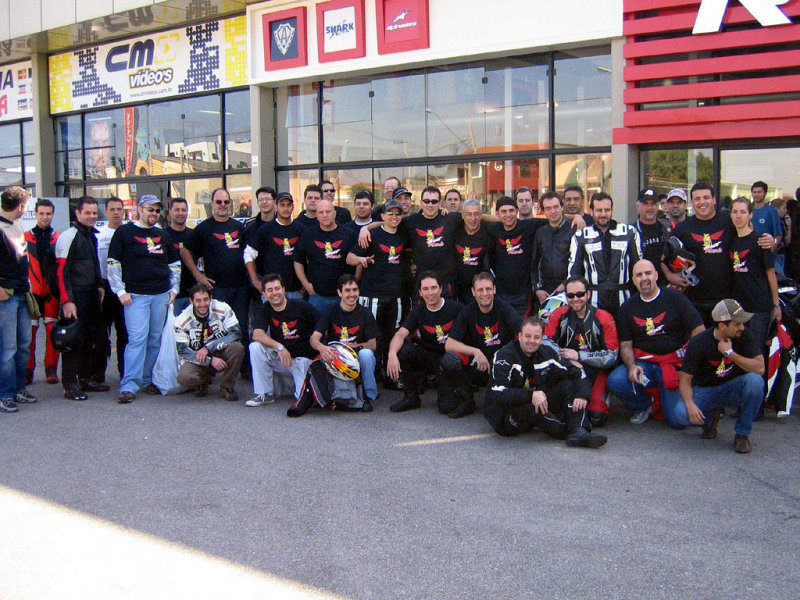 Galera na frente da RS1