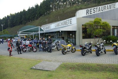 Galera no posto na Bandeirantes