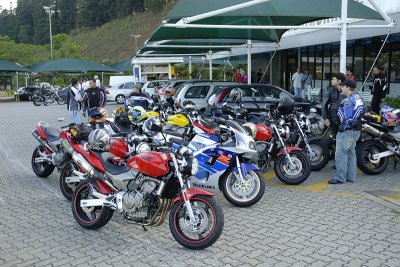 Galera no posto  na Bandeirantes