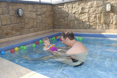 Na Piscina com o Papai