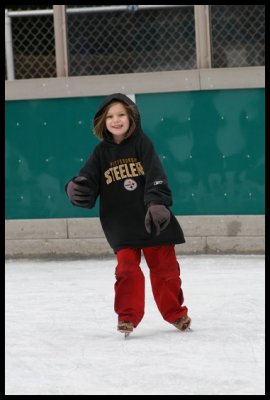 037.jpg Then we all stayed, and skated (even mom, after 6 yrs)...My lovely Ivy!