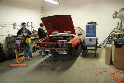 Nate's Mars Red urq mit engine waiting to be installed