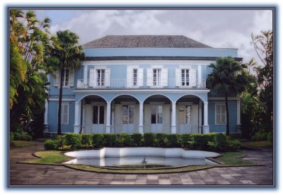  Maison coloniale bleue