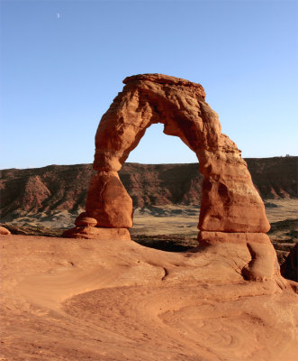 Delicate Arch vertical with rising moon.jpg