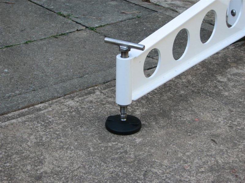 Leg end height adjustment