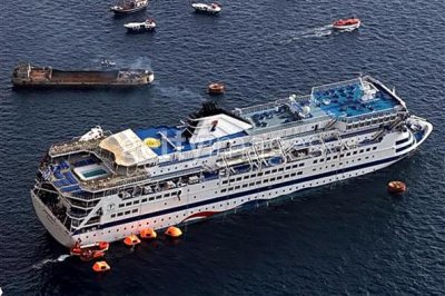 Sea Diamond sinks off the Santorini's coast