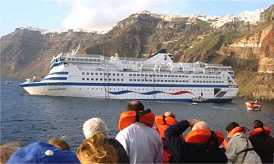 Sea Diamond sinks off the Santorini's coast