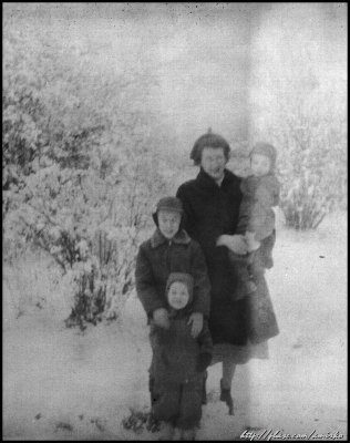 Kodak 127 Verichrome: fimily portrait in winter