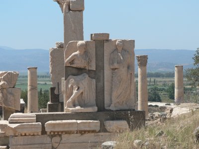 Ephesus - Statues.jpg
