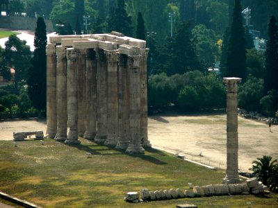 Athens - Temple of Zeus.jpg