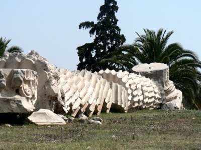 Athens - Temple of Zeus Columns 2.jpg