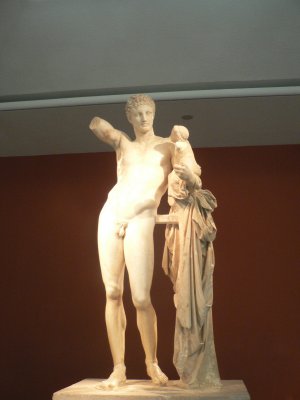 Olympia - Museum - Praxiteles Hermes.jpg