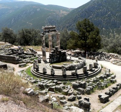 Delphi - Temple of Athena 3.jpg