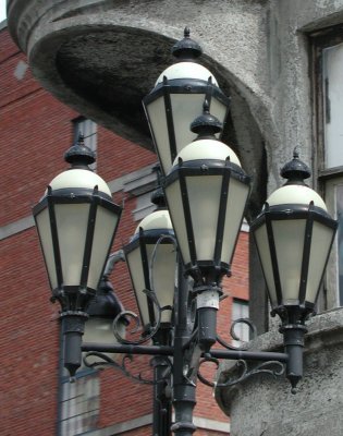 Montreal Lamp