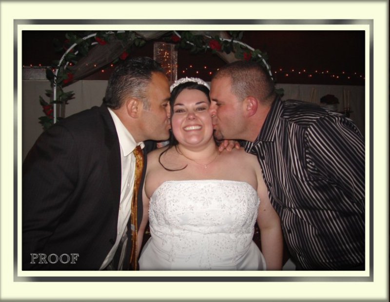 DSC01261 brothers kiss lateral soft light proof.jpg