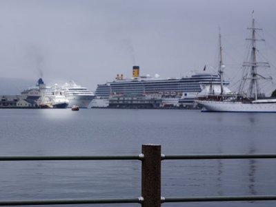 In the circle of light, National Geographic Endeavor (110 passengers + 64 crew)