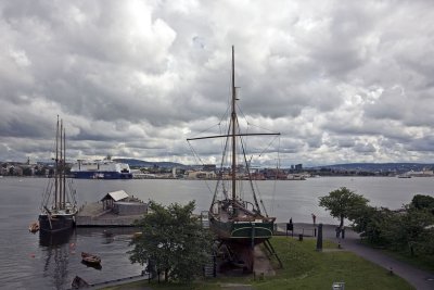 Gjoa across the harbor from a modern tourist ship.