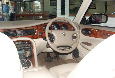Interior front.....all that sumptous leather....mmmmmm.